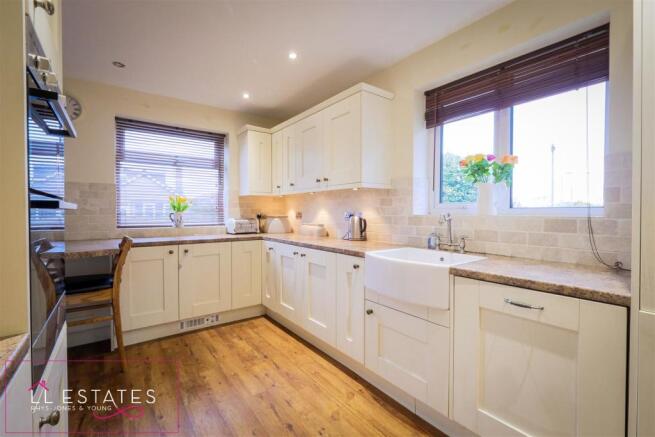 KITCHEN 3.jpg