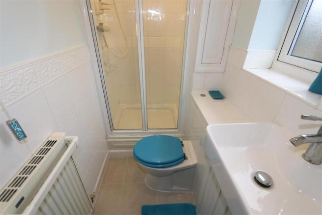 EN-SUITE SHOWER ROOM