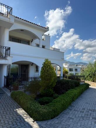 Luxury Corner Ground Floor 3 Bedroom Apartment, Fully Furnished with Title Deed and VAT Paid Image 9999 3