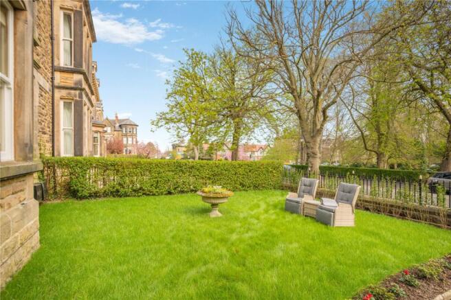 3 bed Flat for sale Image 7