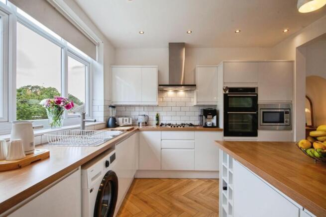 3 bed Semi-Detached for sale Image 11
