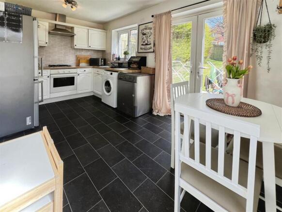 3 bed Semi-Detached for sale Image 8