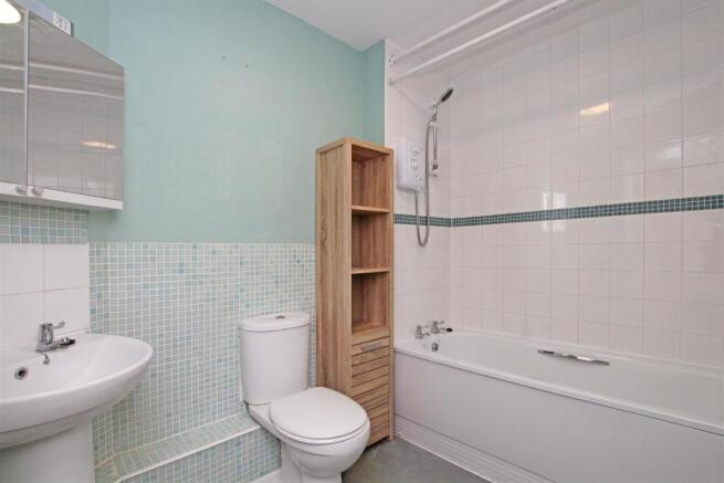 22GH - Bathroom 1.jpg