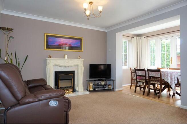 Lounge/Dining Room
