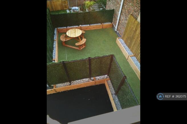 Roof Terrace b