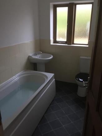 2 bed Terraced to rent Image 5