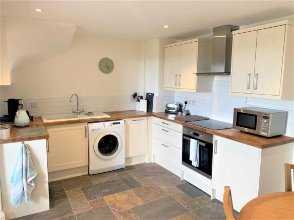 Kitchen 2.JPG