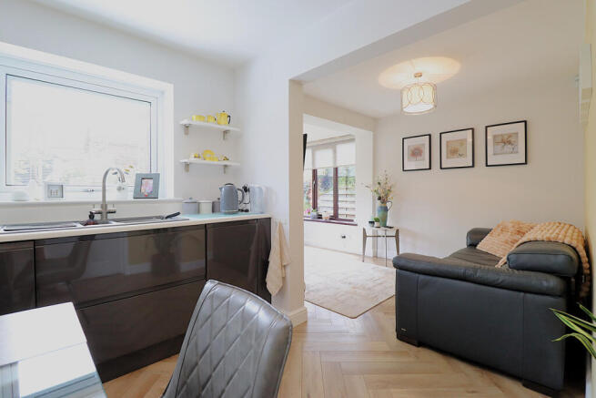 4 bed Detached for sale Image 11