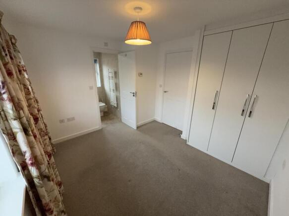 3 bed Semi-Detached to rent Image 6