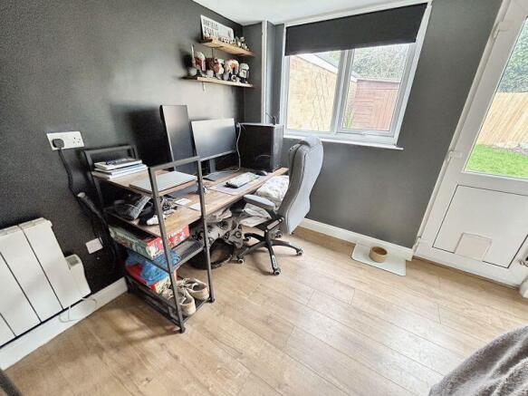 Office/bedroom 3