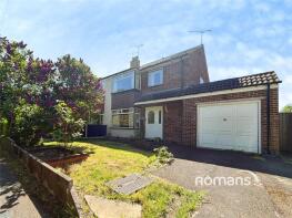 28, Lawford Crescent, Yateley GU46 6JU