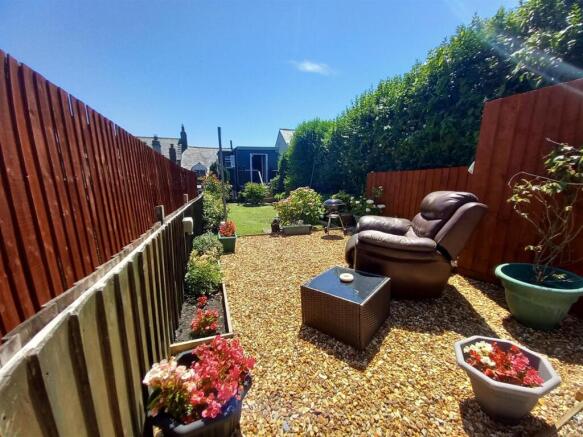 64a Well St Gdn 1.jpg