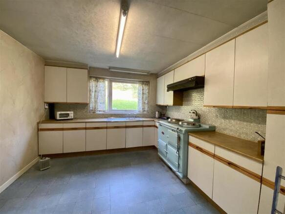 Cedar Lodge Kitchen.JPG