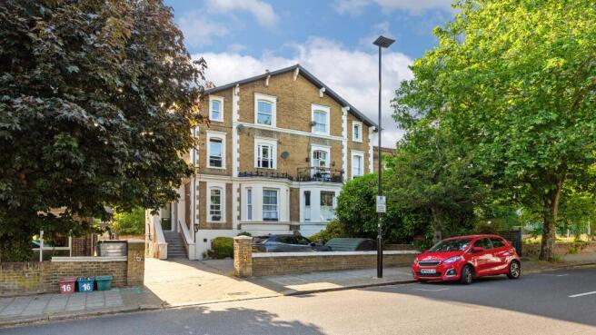 Flat 5, 16 The Grove, Isleworth, TW7 4JZ