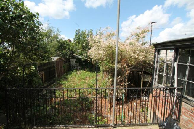REAR GARDN