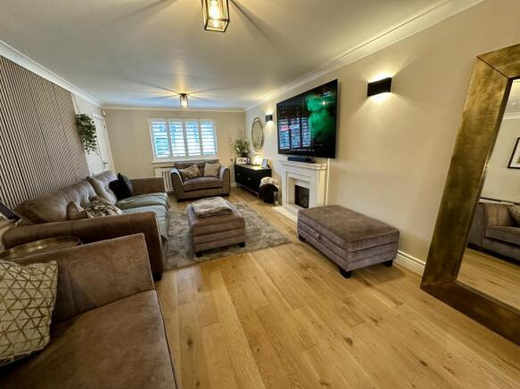 4 bed House to rent Image 4