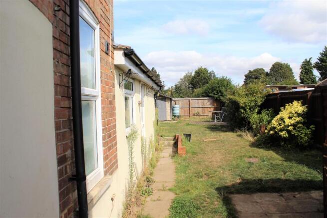 833 Woodbridge Road (back garden).JPG
