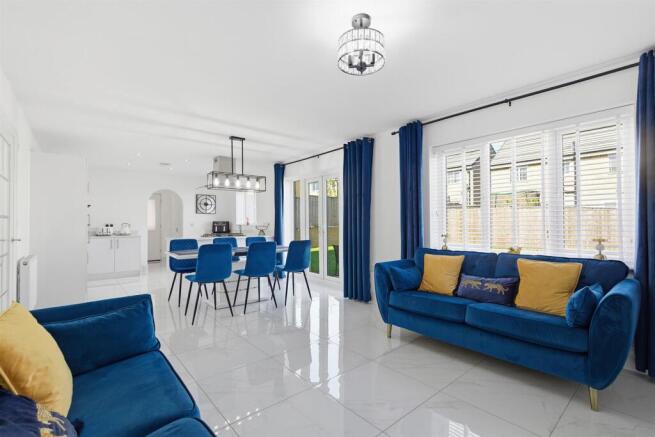 51 Francis Avenue, Fixby 09_297.jpg