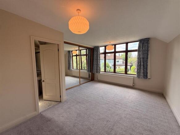 4 bed Semi-Detached to rent Image 11