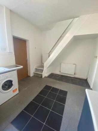 2 bed Terraced to rent Image 5