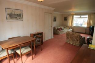 DINING/LOUNGE