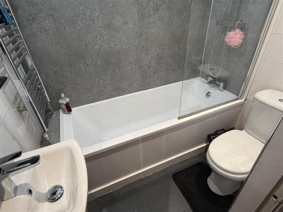 3 bed Terraced for sale Image 8