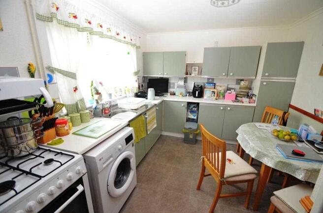 KITCHEN/DINING ROOM