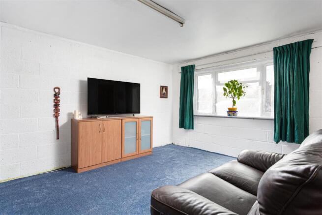 5 bed Semi-Detached for sale Image 10