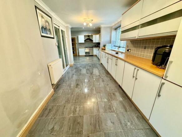 3 bed Detached for sale Image 6