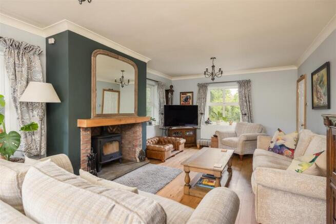 4 bed Detached for sale Image 9