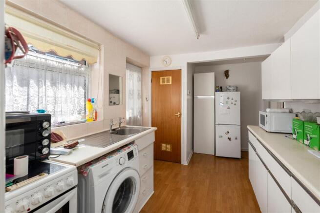16 Leigh Grove, Banbury-8.jpg