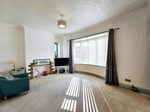 5 bed Detached for sale Image 4
