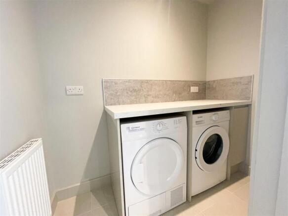 5 bed Mews to rent Image 12