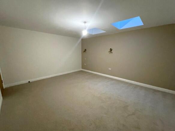 2 bed Flat to rent Image 12