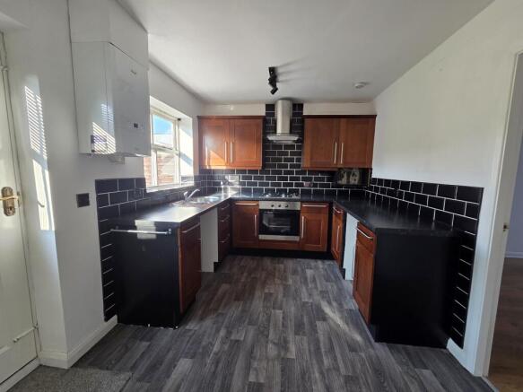 3 bed Terraced to rent Image 6