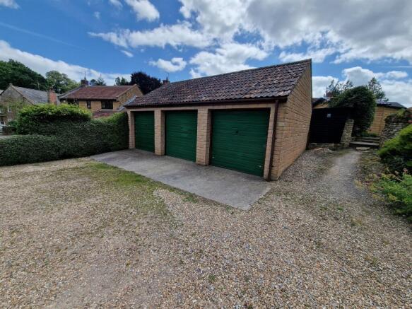 Garage & Parking
