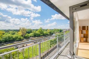 23, Holland Gardens, Brentford TW8 0BE