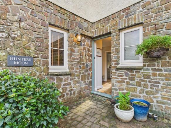 EWEMOVE SOUTH MOLTON - FRONT ENTRANCE