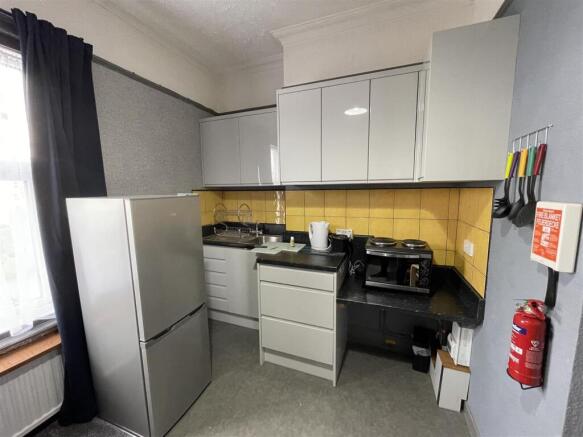 Room 5, 81 Wilton Avenue kitchen.JPG