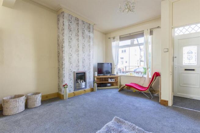 LOUNGE / DINING ROOM