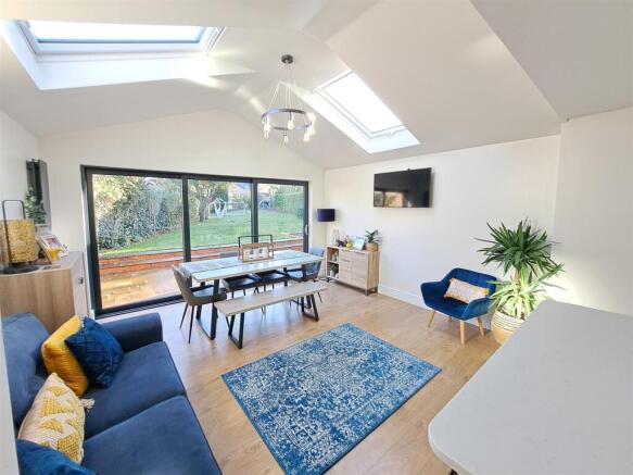 4 bed Semi-Detached for sale Image 7