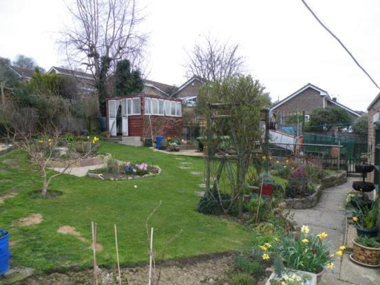 8 GARDEN