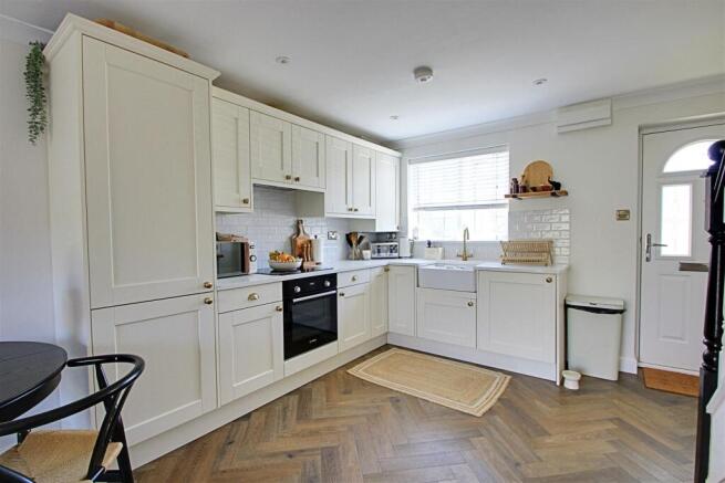 Kitchen 1.jpg
