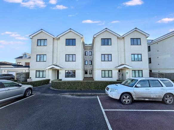 Cooden Drive, Bexhill-on-Sea, TN39 photo 4
