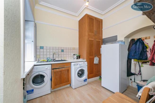 6 bed Detached for sale Image 11