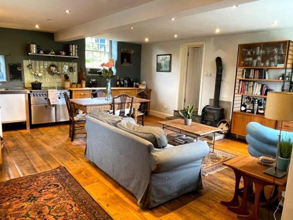 Kitchen/ Living