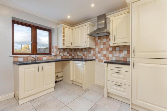 2 bed Semi-Detached for sale Image 5