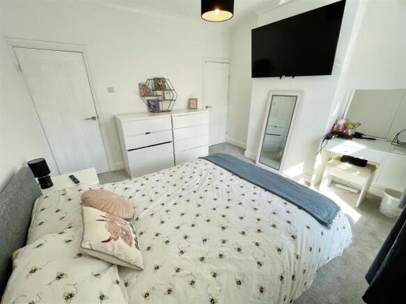 2 bed End of Terrace to rent Image 11