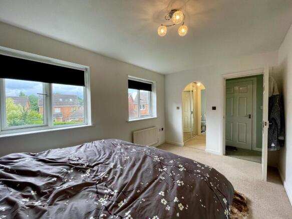 5 bed Detached for sale Image 9
