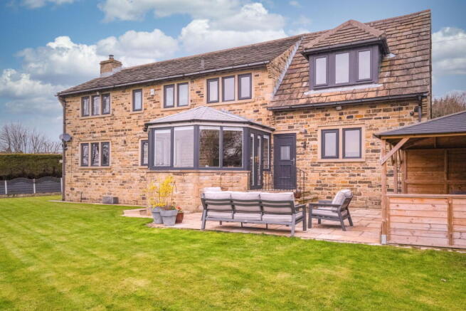 5 bed Detached for sale Image 12